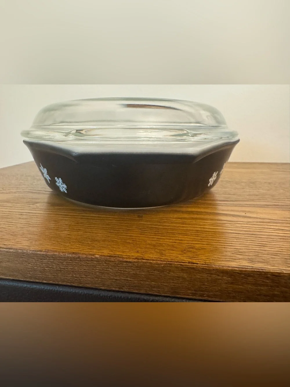 Vintage Pyrex Charcoal Black Snowflake Divided Casserole Dish 1.5 Qt w/ Lid GUC